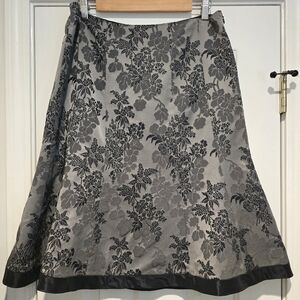 Women's Ann Taylor Midi Skirt Silver & Black Floral Size 12 Lined